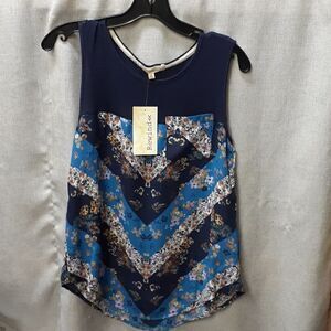 NWT Rewind cool floral top size Large with flowy bottom.